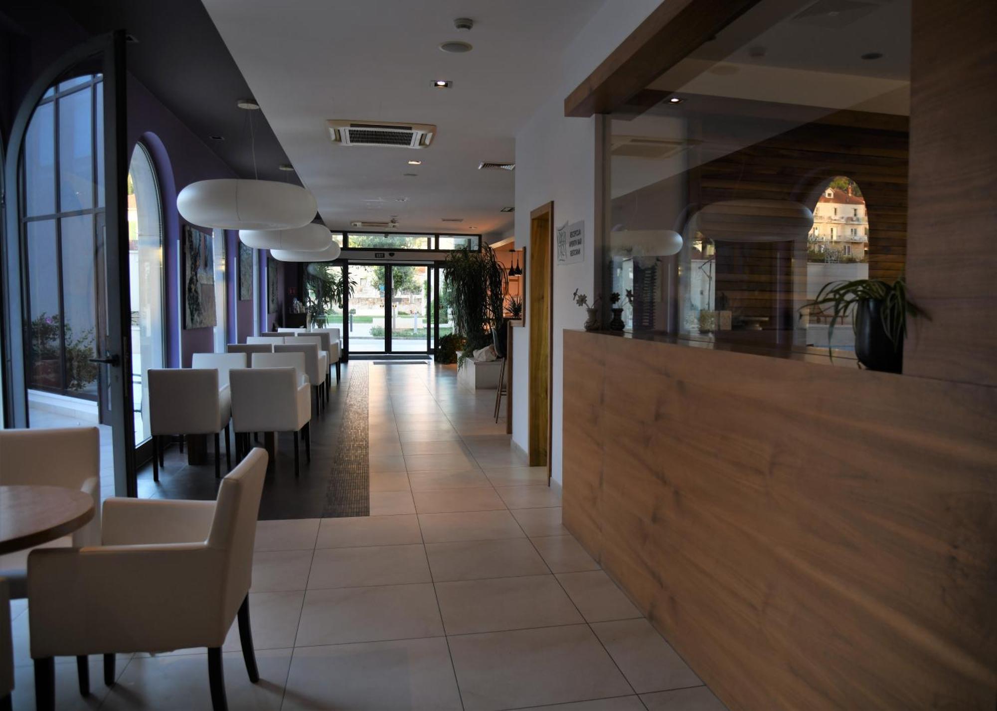 Hotel Lipa Postira Exterior photo