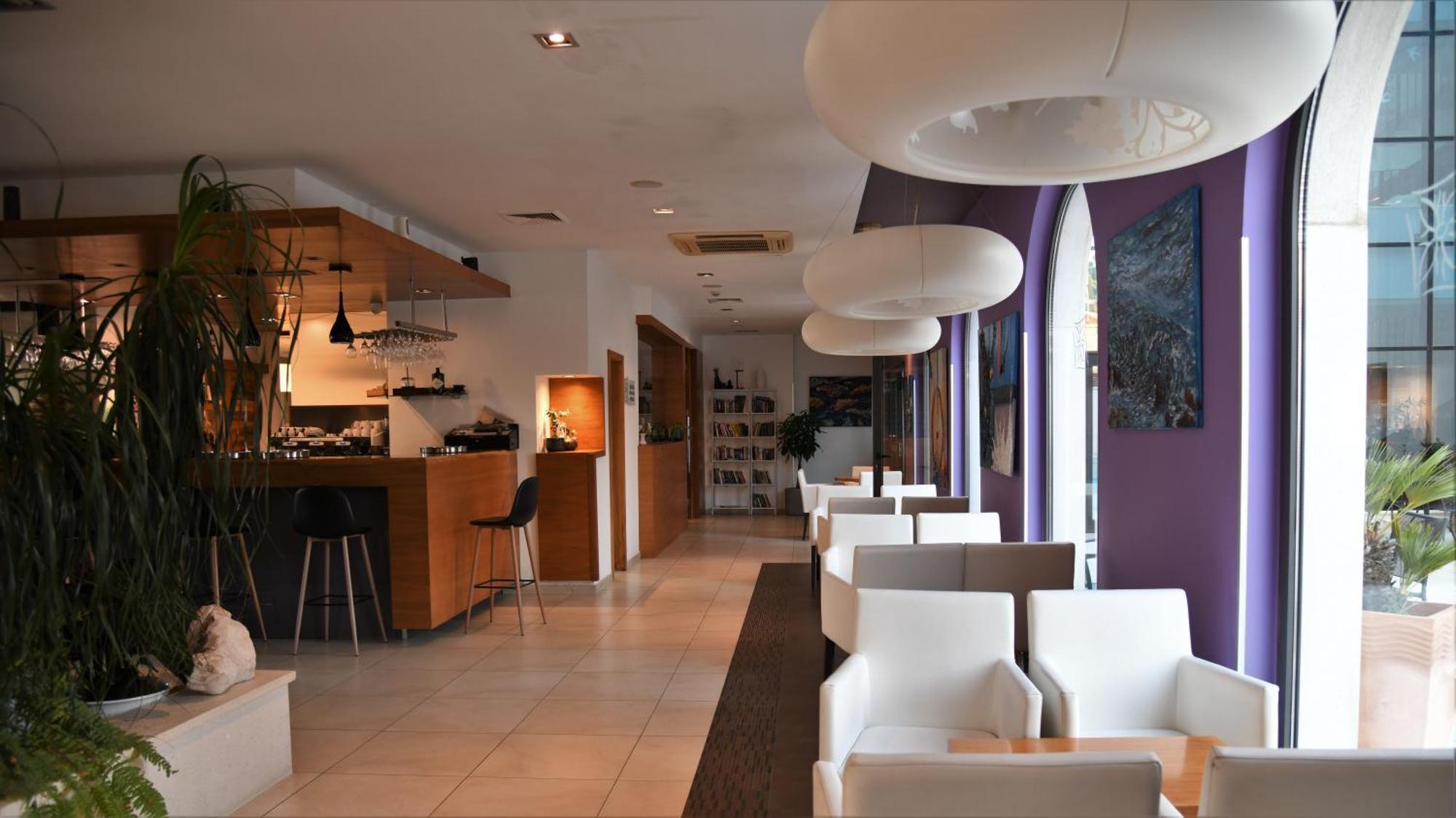 Hotel Lipa Postira Exterior photo