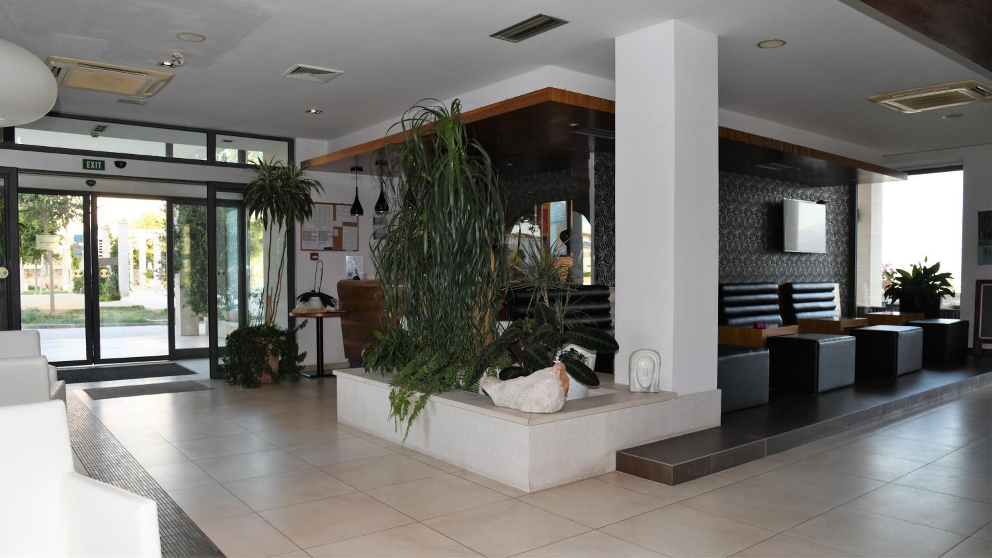 Hotel Lipa Postira Exterior photo