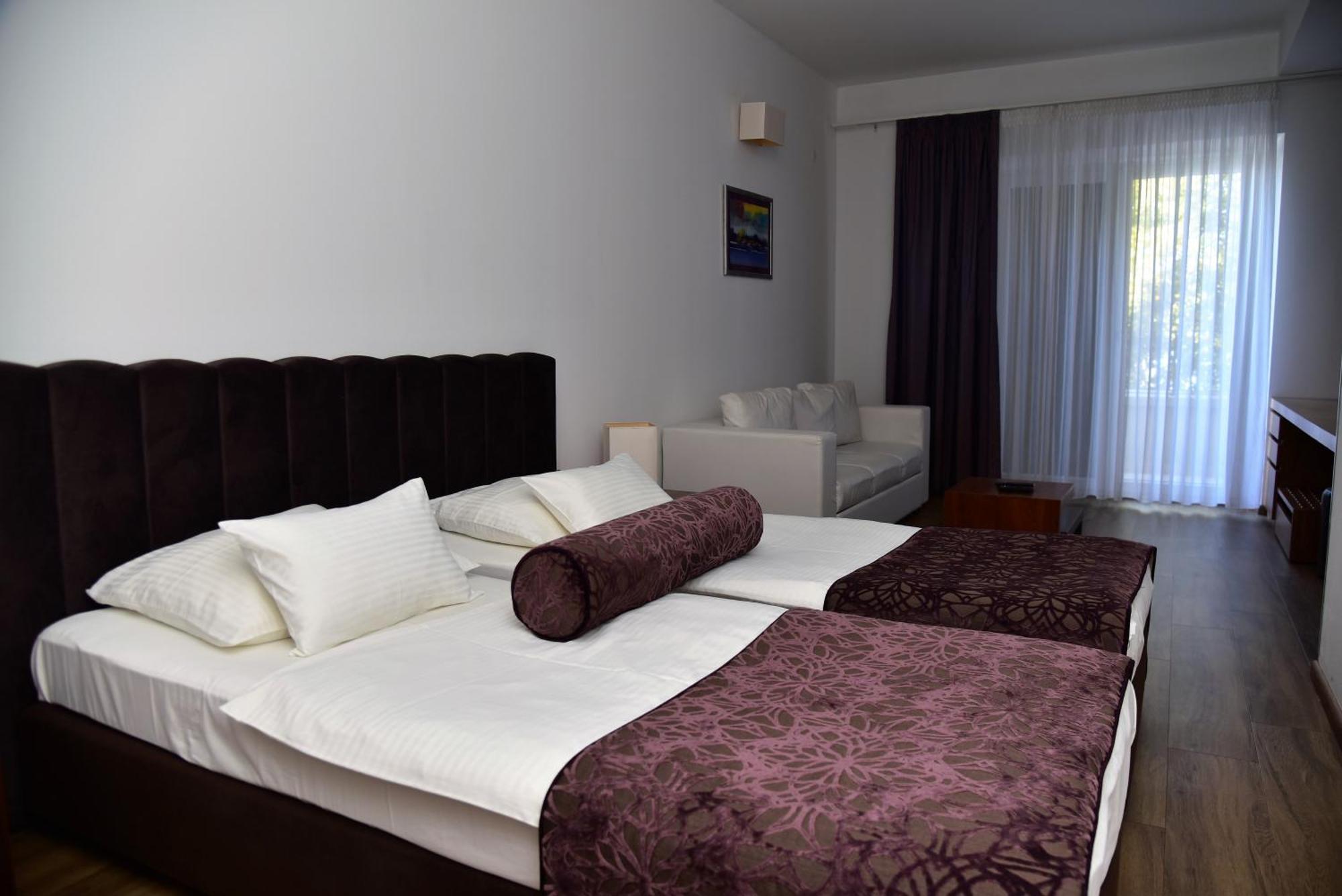 Hotel Lipa Postira Exterior photo