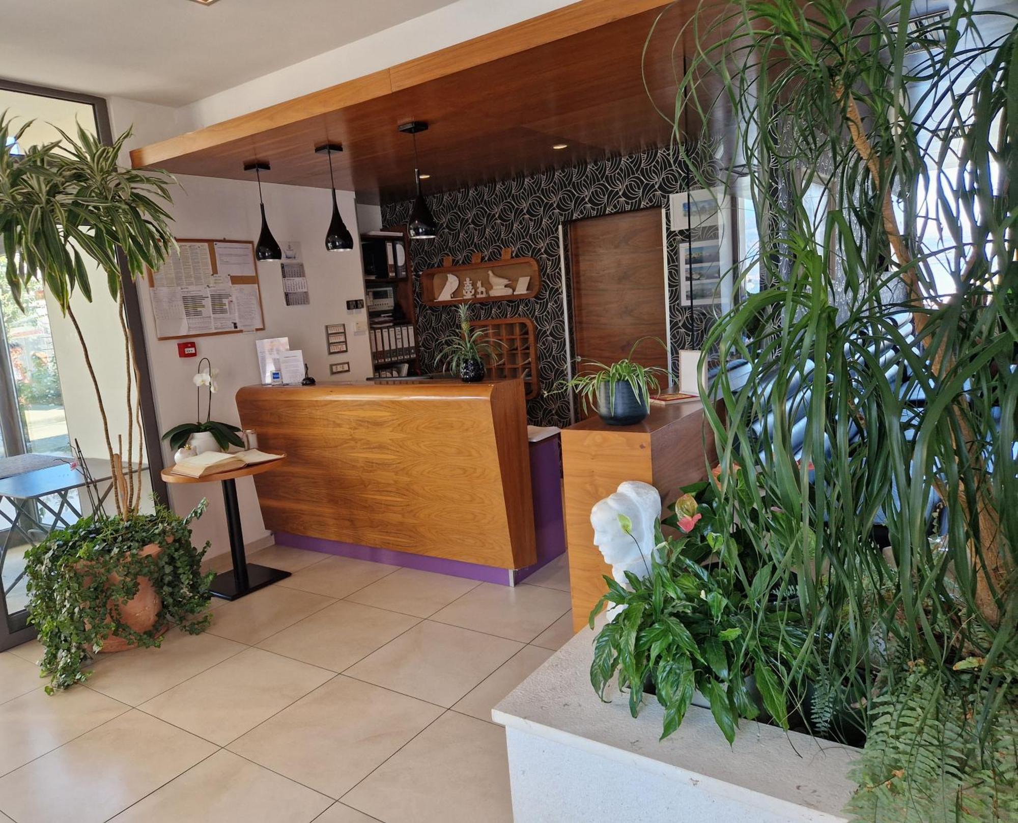 Hotel Lipa Postira Exterior photo