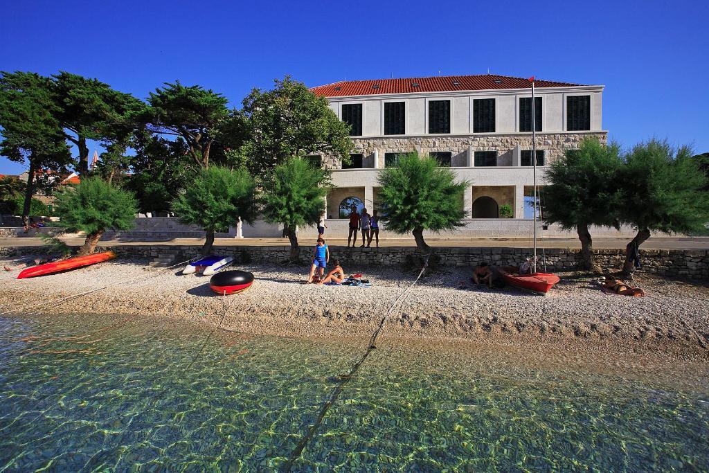 Hotel Lipa Postira Exterior photo