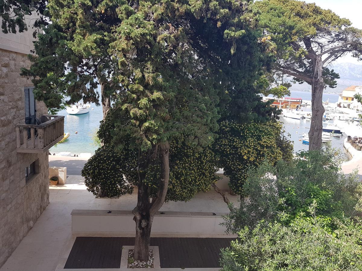 Hotel Lipa Postira Exterior photo