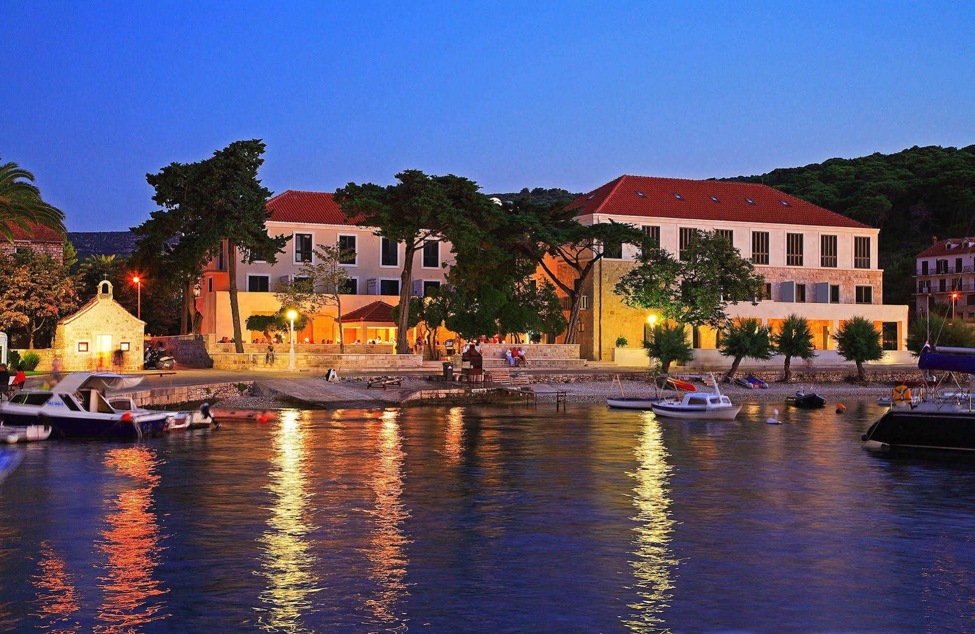 Hotel Lipa Postira Exterior photo